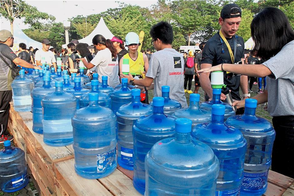 It was touted as the only run where no single-use plastic cups or water bottles were given out. However, runners were able to refill their water bottles using reusable water tanks and pumps at the designated water stations.