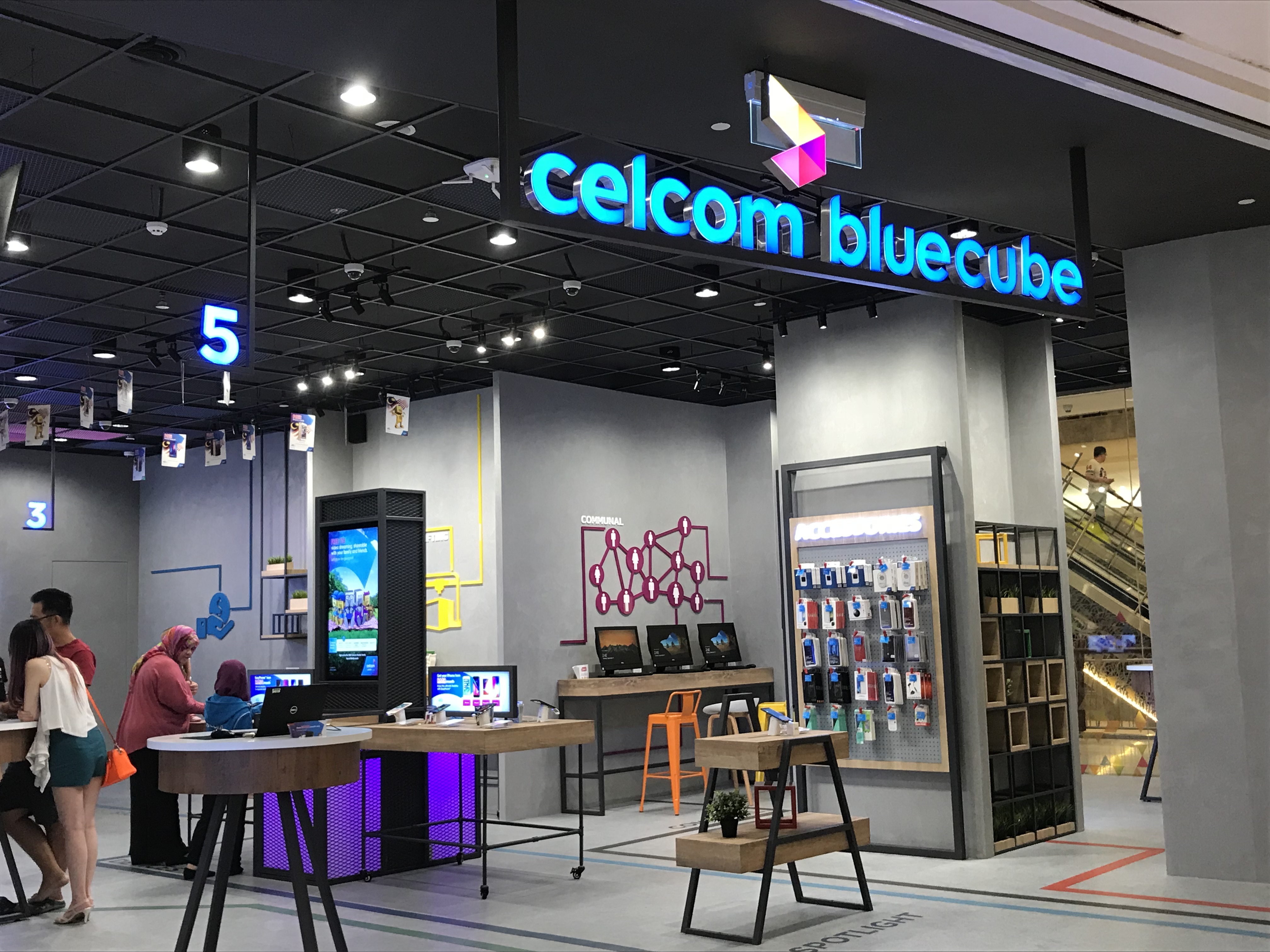 Celcom Affirms Its Commitment In Societal Development Through Pusat Internet The Star